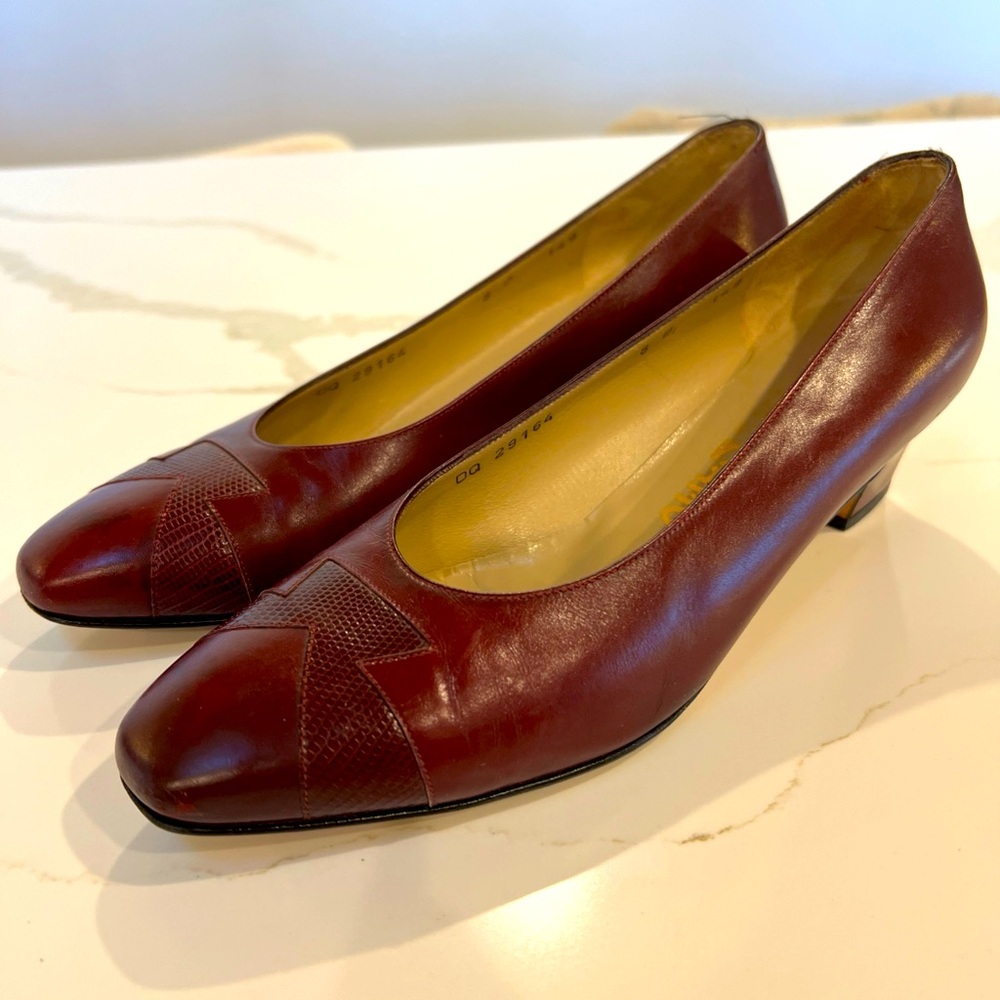 Ferragamo burgundy leather pump Sz 8 kitten heel old money designer